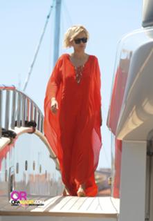 Rita Ora feet photo thumbnail