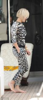 Rita Ora feet photo thumbnail