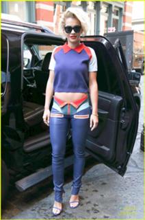 Rita Ora feet photo thumbnail
