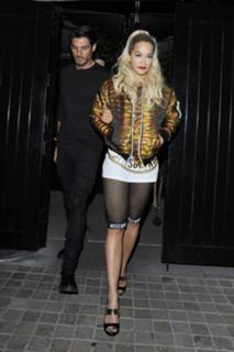 Rita Ora feet photo thumbnail
