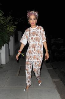 Rita Ora feet photo thumbnail