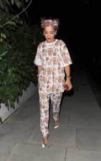 Rita Ora feet photo thumbnail