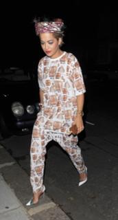 Rita Ora feet photo thumbnail