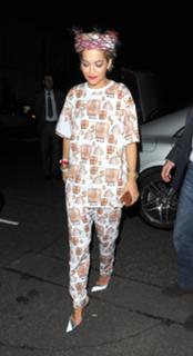 Rita Ora feet photo thumbnail