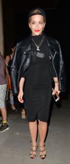 Rita Ora feet photo thumbnail