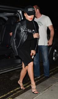 Rita Ora feet photo thumbnail