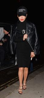 Rita Ora feet photo thumbnail