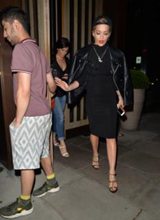 Rita Ora feet photo thumbnail