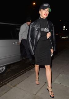 Rita Ora feet photo thumbnail
