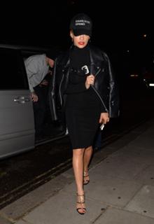 Rita Ora feet photo thumbnail