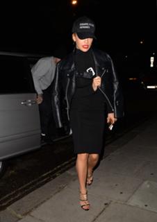 Rita Ora feet photo thumbnail