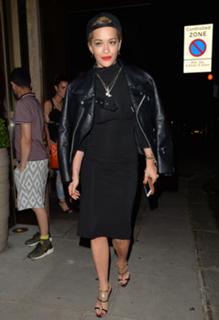 Rita Ora feet photo thumbnail