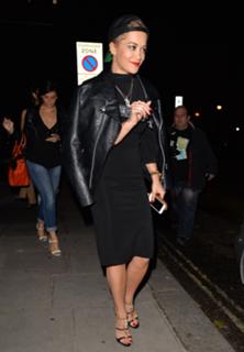 Rita Ora feet photo thumbnail