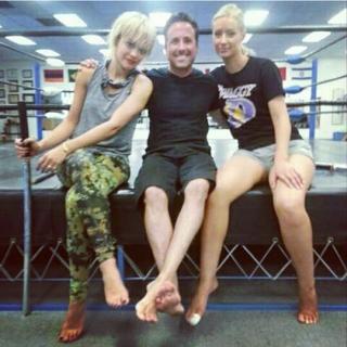 Rita Ora feet photo thumbnail