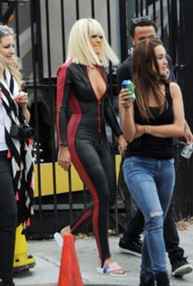 Rita Ora feet photo thumbnail