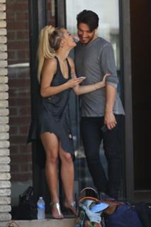 Rita Ora feet photo thumbnail