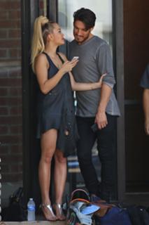 Rita Ora feet photo thumbnail