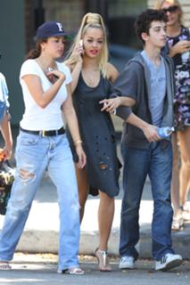 Rita Ora feet photo thumbnail