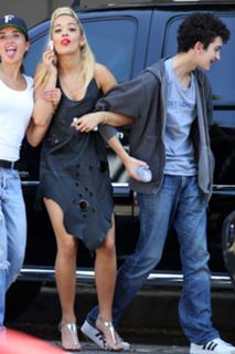 Rita Ora feet photo thumbnail