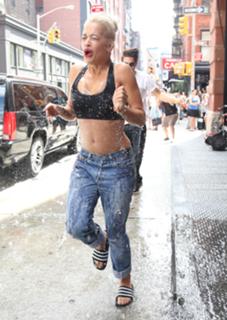 Rita Ora feet photo thumbnail