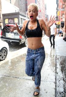 Rita Ora feet photo thumbnail