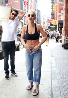 Rita Ora feet photo thumbnail