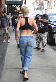 Rita Ora feet photo thumbnail