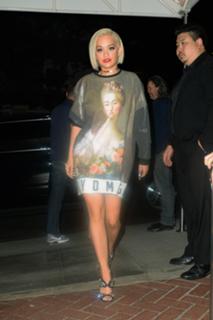 Rita Ora feet photo thumbnail