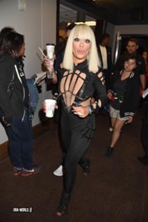 Rita Ora feet photo thumbnail