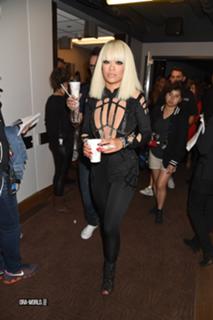 Rita Ora feet photo thumbnail