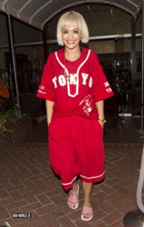 Rita Ora feet photo thumbnail
