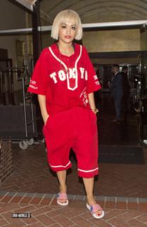 Rita Ora feet photo thumbnail