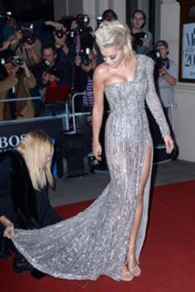 Rita Ora feet photo thumbnail