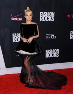 Rita Ora feet photo thumbnail