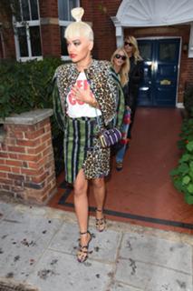 Rita Ora feet photo thumbnail