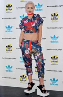 Rita Ora feet photo thumbnail