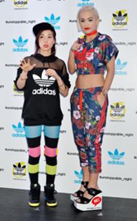 Rita Ora feet photo thumbnail