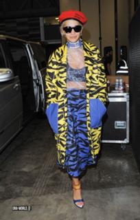 Rita Ora feet photo thumbnail
