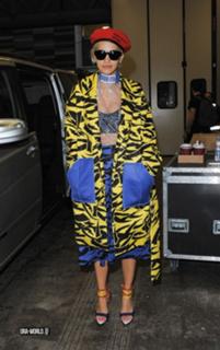 Rita Ora feet photo thumbnail