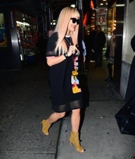 Rita Ora feet photo thumbnail