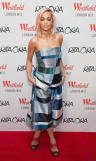 Rita Ora feet photo thumbnail