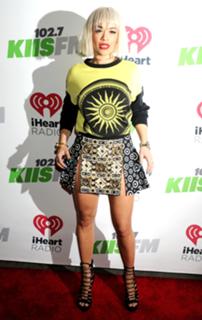Rita Ora feet photo thumbnail