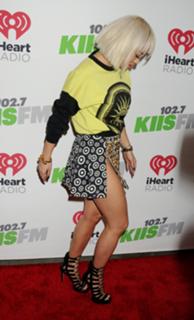 Rita Ora feet photo thumbnail