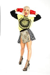 Rita Ora feet photo thumbnail