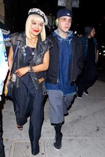 Rita Ora feet photo thumbnail