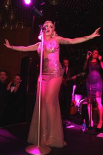 Rita Ora feet photo thumbnail