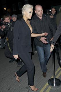 Rita Ora feet photo thumbnail