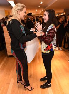 Rita Ora feet photo thumbnail
