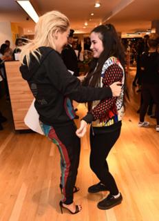 Rita Ora feet photo thumbnail