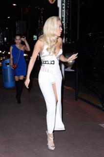 Rita Ora feet photo thumbnail